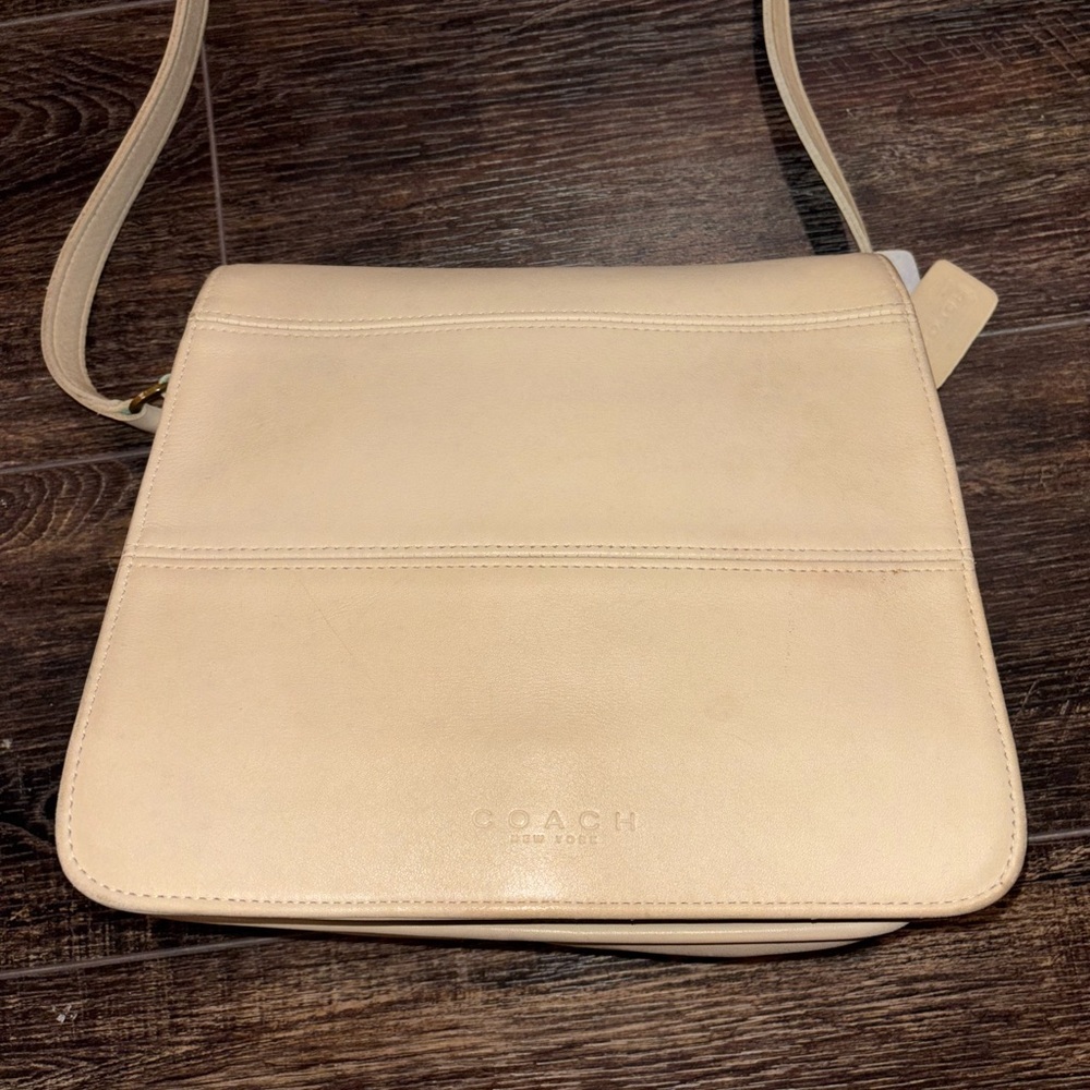 Vintage COACH Tribeca 9092 Beige Leather Flap Shoulder Bag- 1998 - Picture 2 of 8